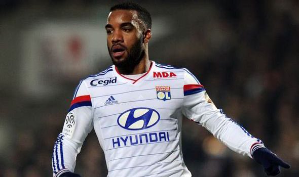 Na het mislopen van Jamie Vardy richt #Arsenal zich nu op Alexandre Lacazette. De spits mag 53 miljoen euro kosten.