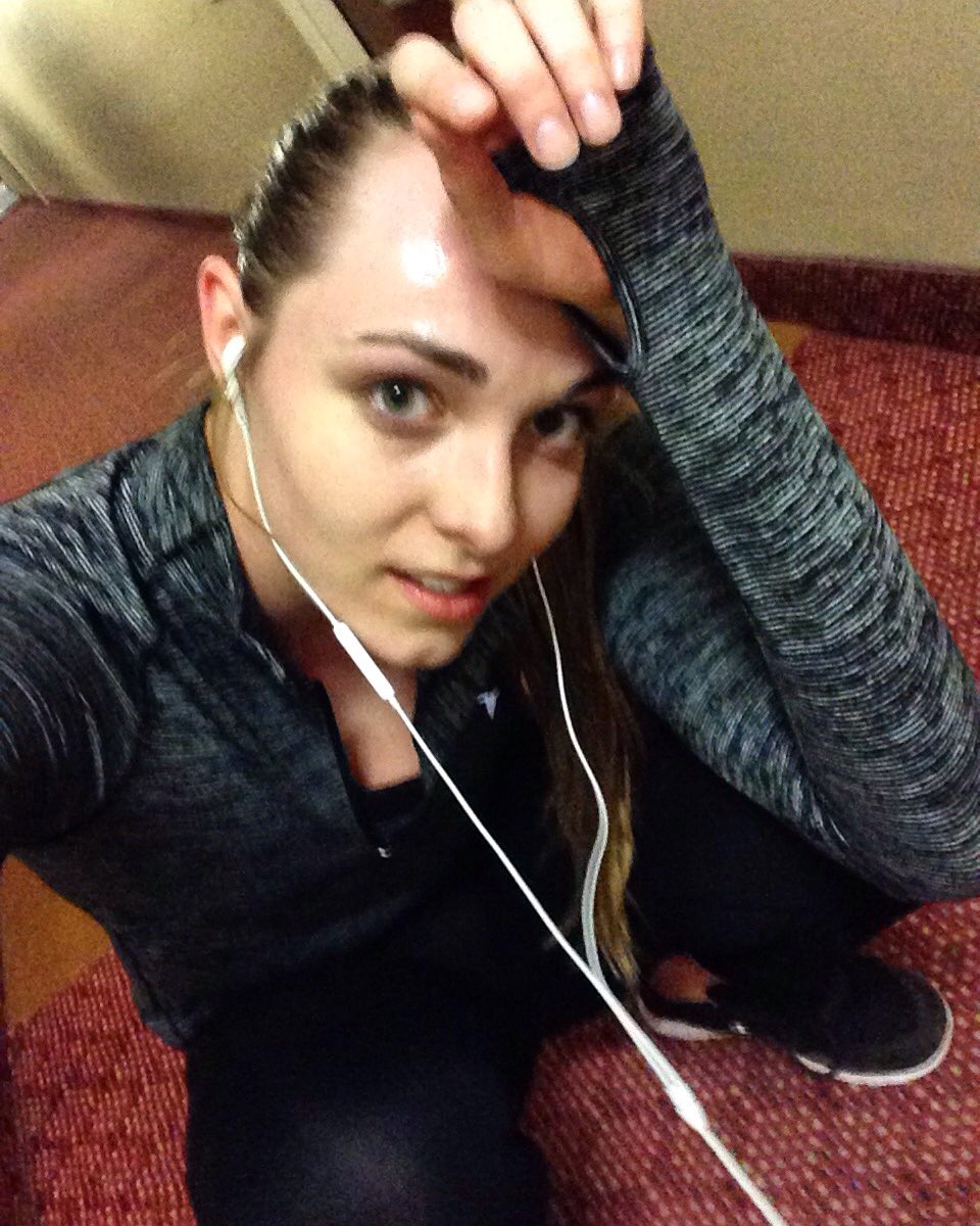 Katie2katty's tweet photo. 1/2hr later, covered in sweat, lungs on fire, and legs are noodles and Im feeling great
#JoggersHigh #NoPainNoGain https://t.co/DYqnMEh0GI