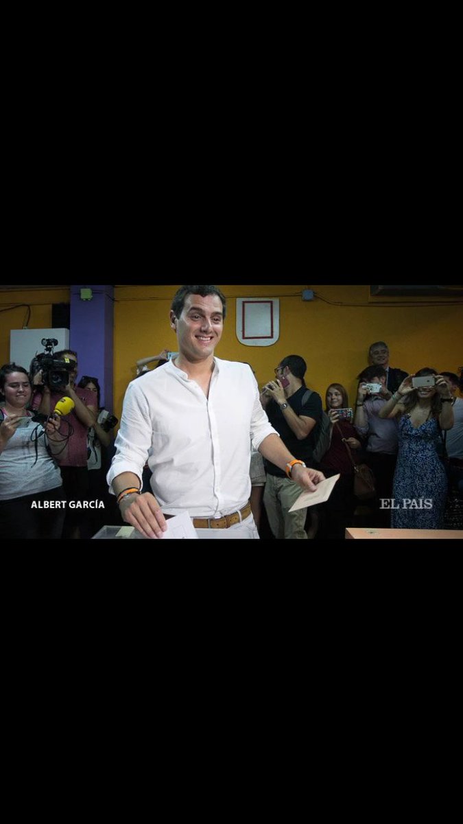 Danigomezfinch's tweet photo. Cuando has estado todo el sábado de "casianos festival" y te acuerdas que tienes que ir a votar https://t.co/BOu9TDpPQt