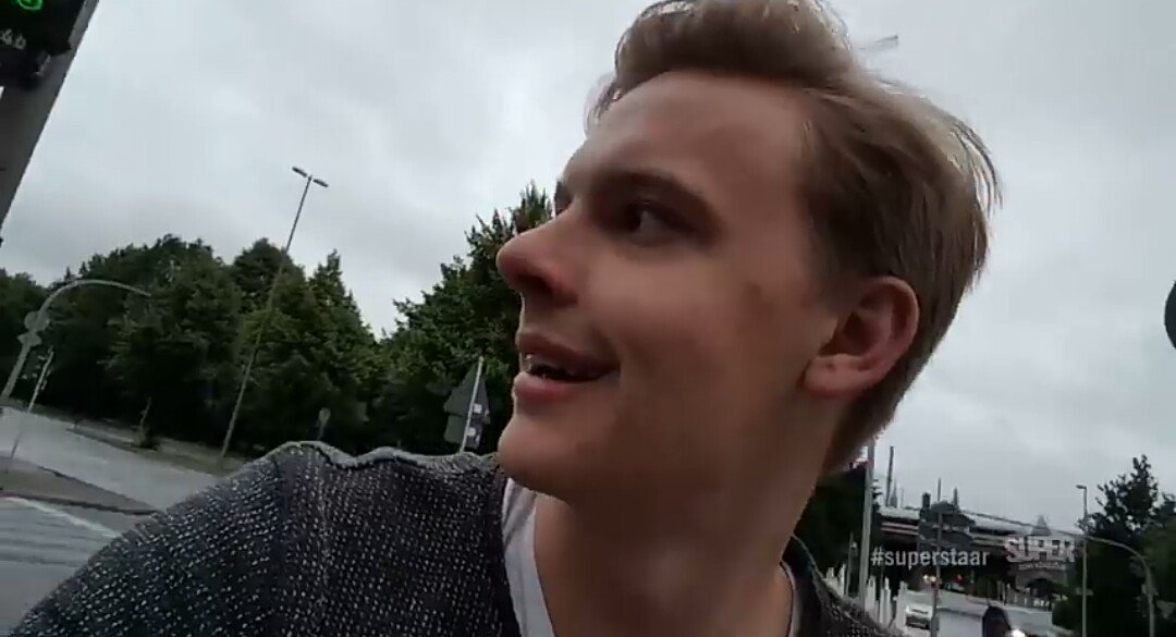 jyrimemes's tweet photo. when a child keeps staring at you on the street https://t.co/pKAGBDLHua