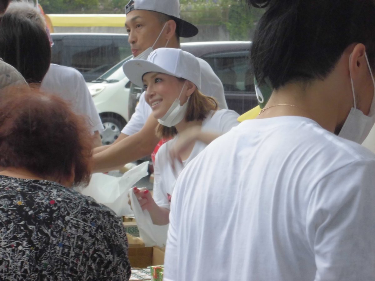 Next Stage 日の炊き出しは 総合体育館と益城保健福祉センターの2箇所に行ってきました なんと福岡でライブ終わりで浜崎あゆみｻﾝが来てくれました 自分で物資も運んで 動いてくれてましたs ノd 浜崎あゆみ 炊き出し 益城