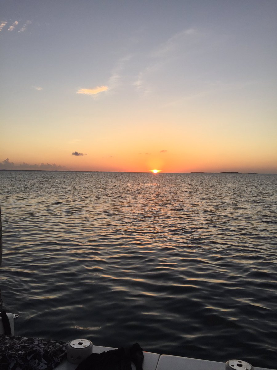 TheBetsiHill's tweet image. #saltlife Sunset at Nunjack Cay, Bahamas #catsailing #betterintheBahamas