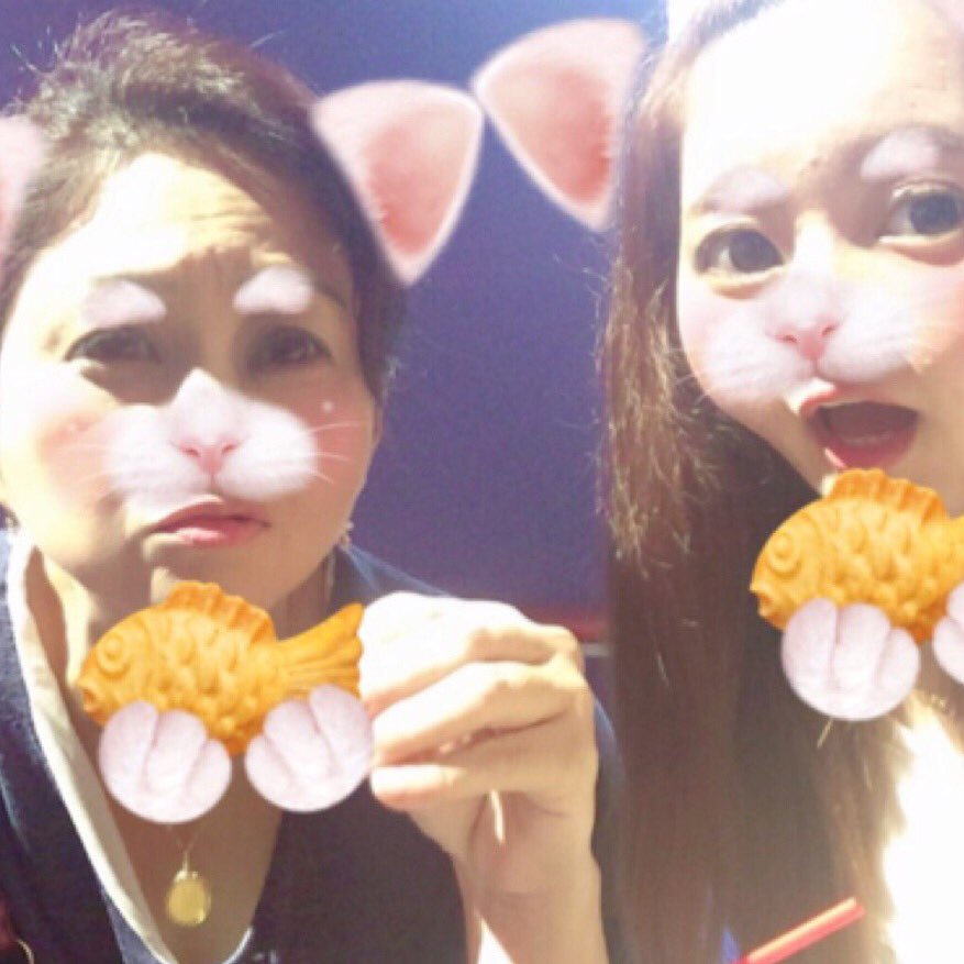 hnr171's tweet photo. おかーたん😭
いなかったらさみすい
お店入ってご飯食べる前に手紙読み出して、泣きながらあとで読めばよかったてよ爆😹🙌
こっちが泣きそうだよマムマム✋
すまほでびゅーおめでと📱💜💕 https://t.co/i1sXCoe2u8