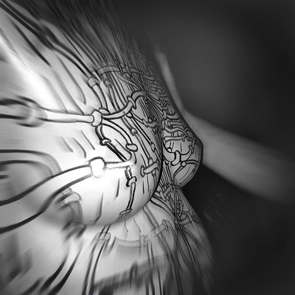 TotalFugazi's tweet photo. #art #tattoo #manequin #damadi #pinhole @hipstamatic @damadibodo https://t.co/9RVg06PTdN https://t.co/Jl0THC0s5P