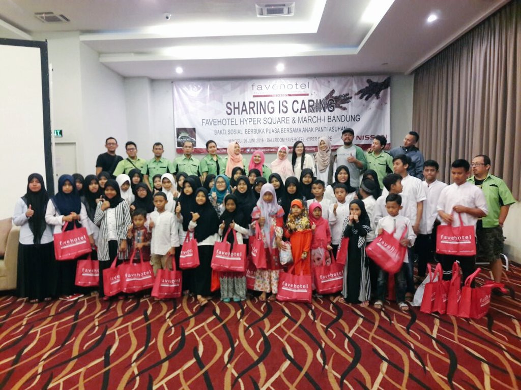 marchi_bandung's tweet photo. Nissan march indonesia chapter bandung with fave hotel paskal @marchi_bandung @march_id @PaskalHS @favehotels https://t.co/96UGpcJr7T