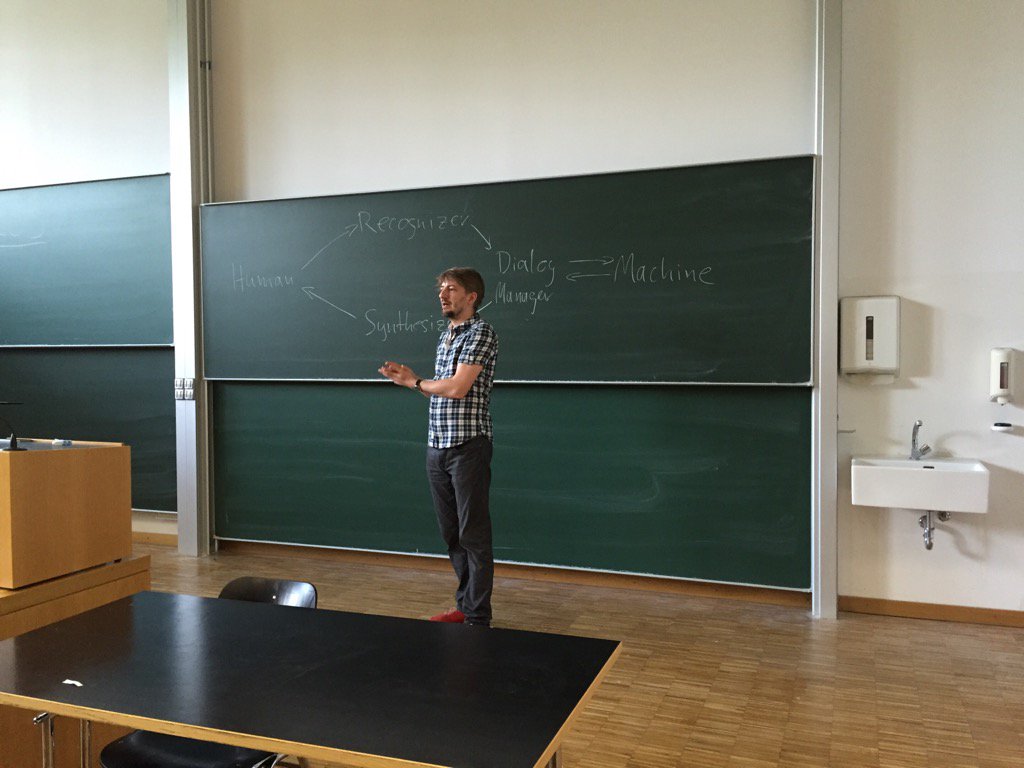sk_ia's tweet photo. In-depth look at how voice interfaces work by @holgereggert at #uxce16 https://t.co/dc4jCb7raN