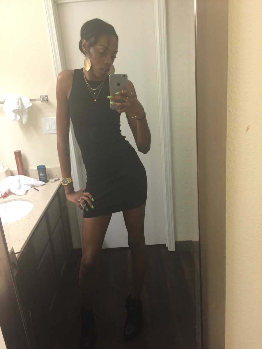 Legssssss's tweet photo. #ibreaktheinternet you're welcome 💞 https://t.co/Ipxn4Klnje