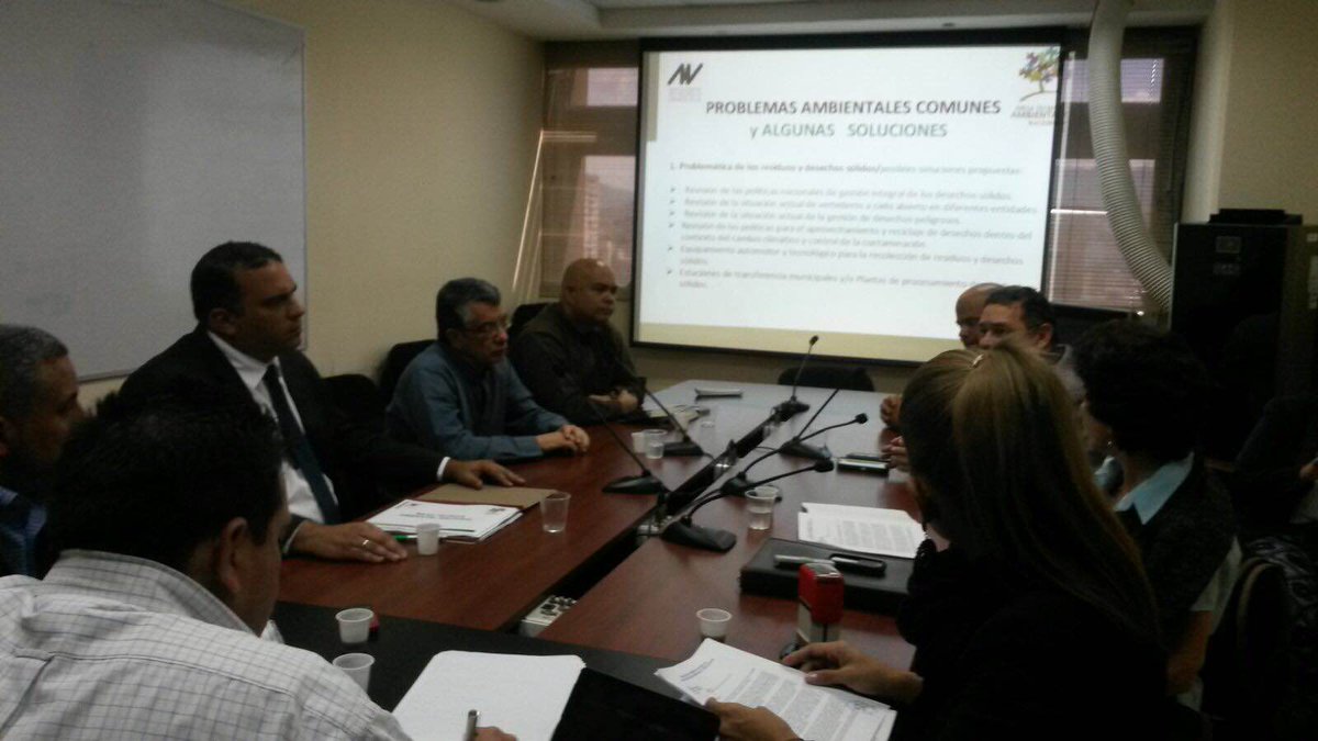 ElNacionalWeb's tweet photo. Rechazan proyecto del Arco Minero https://t.co/wXz6xppbDS https://t.co/PuhtE6u7E3