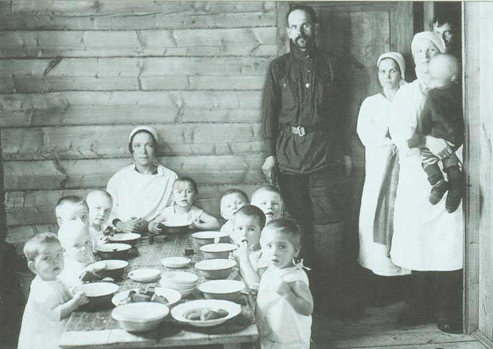 В детском саду Останскинского совхоза им. Сталина. 1930-е