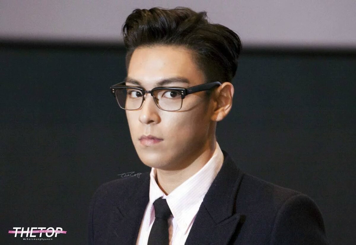 lilysnmm's tweet photo. Senin instagram a attğın sandlye resimlernden sonra evdeki sandayelerden çirkn geliyo bana random #TurkishVIPsince06 https://t.co/BVbfj1DXL1