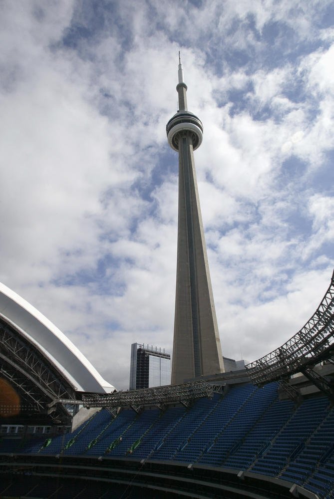 CityNewsTO's tweet photo. When it opened in 1976, CN Tower was considered a construction project ahead of its time https://t.co/PWiEFXaKjV https://t.co/Rn2nHFjqNf