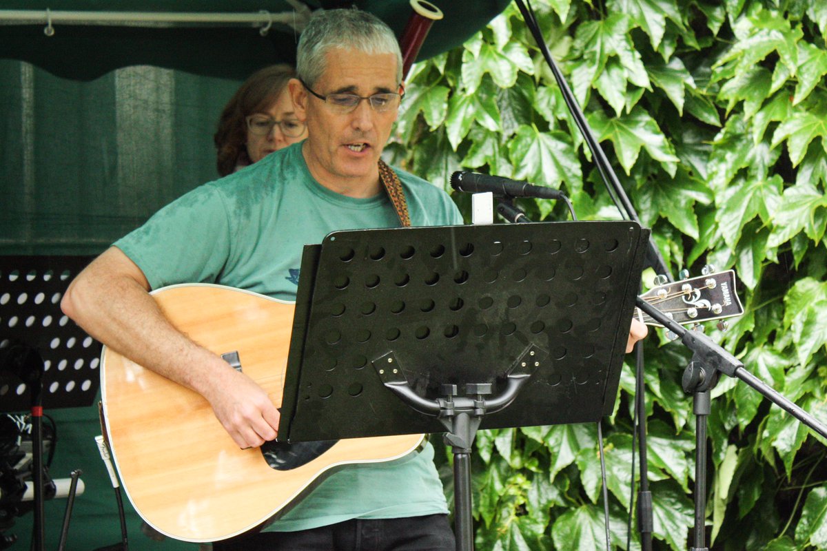 What a fab day at Turvey Village Party! Not to be stopped by the torrential rain, we sang until the sun came out :)