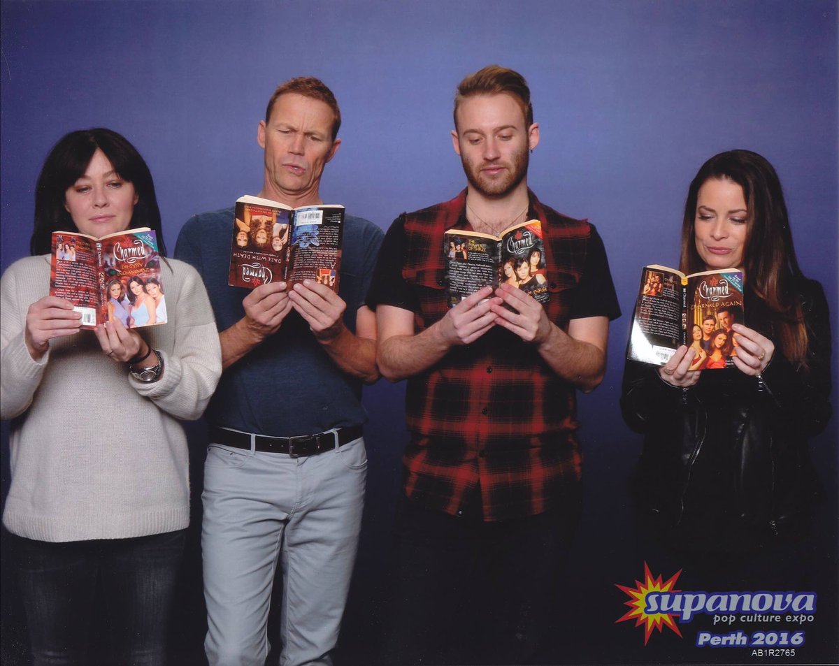 iio4eva's tweet photo. This could break the Internet...@Charmed_Reunion #fourthwallbreak @SupanovaExpo #readingupsidedown https://t.co/eKGZDPRrEB