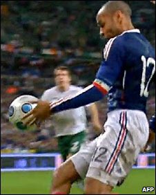 simonfriisk's tweet photo. Nu står den endelig 1-1 i dick moves efter Shane Longs villige dukkert? #karma #emdr #emdk #frairl #longdive https://t.co/WyZoDf41fv