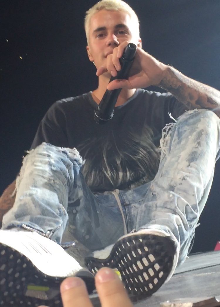 ibieberthought's tweet photo. Look how cute he is :( https://t.co/M3pI7N5TNR