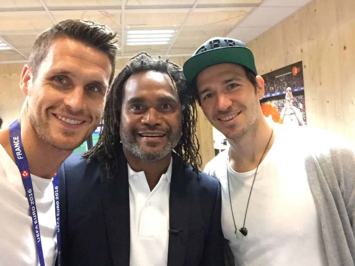 sebastiankehl's tweet photo. Mit @Karembeu und Felix Neureuther im #IBC #FRA gegen #IRL schauen. Heute für die Gastgeber! #AllezLesBleus https://t.co/QIFzPa5St7