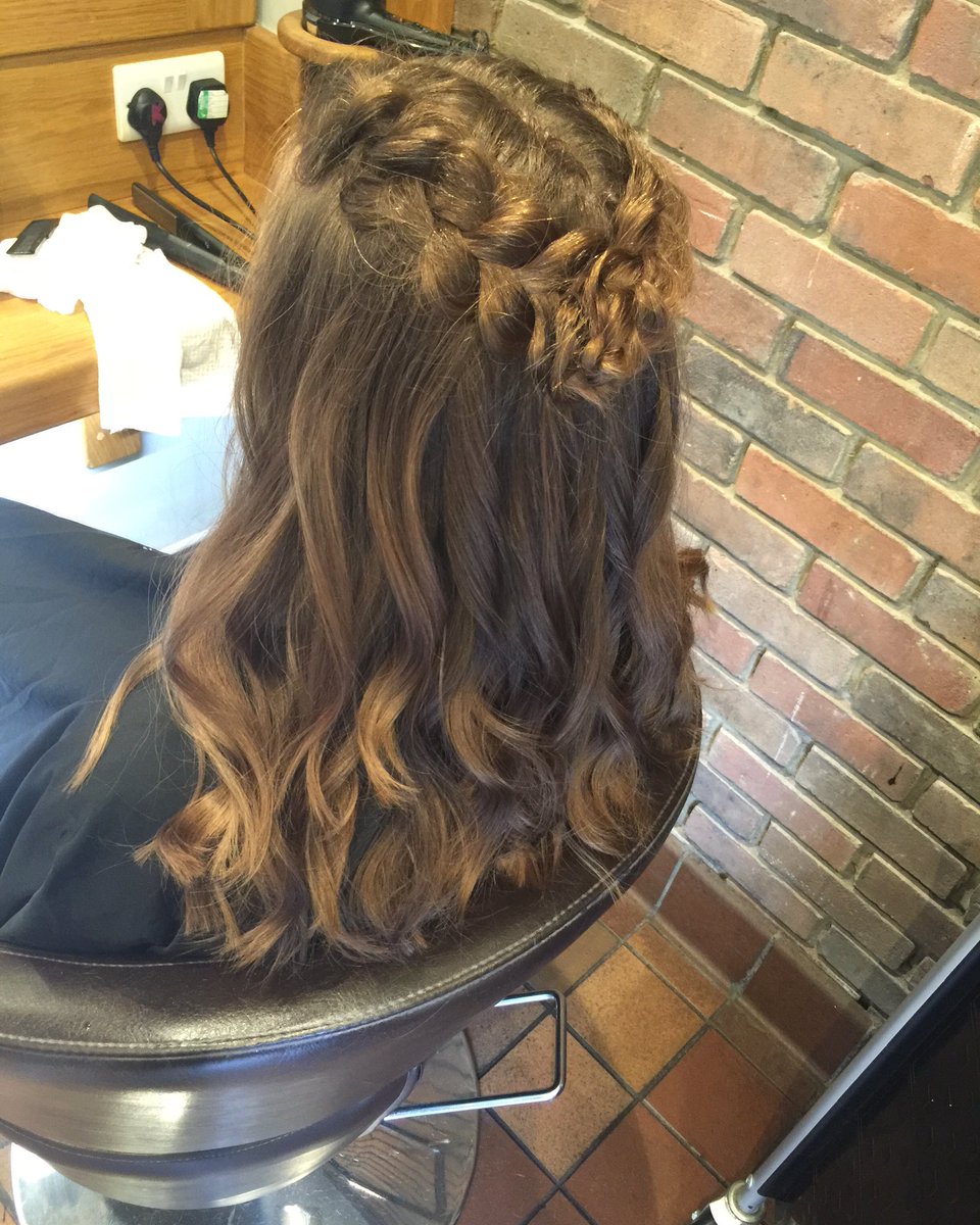 qhairandbeauty's tweet photo. Another prom hair example from one of our Graduate Stylists Kellie ππΌ #prompackage #prom #qhairandbeauty https://t.co/lInzrIgd5I