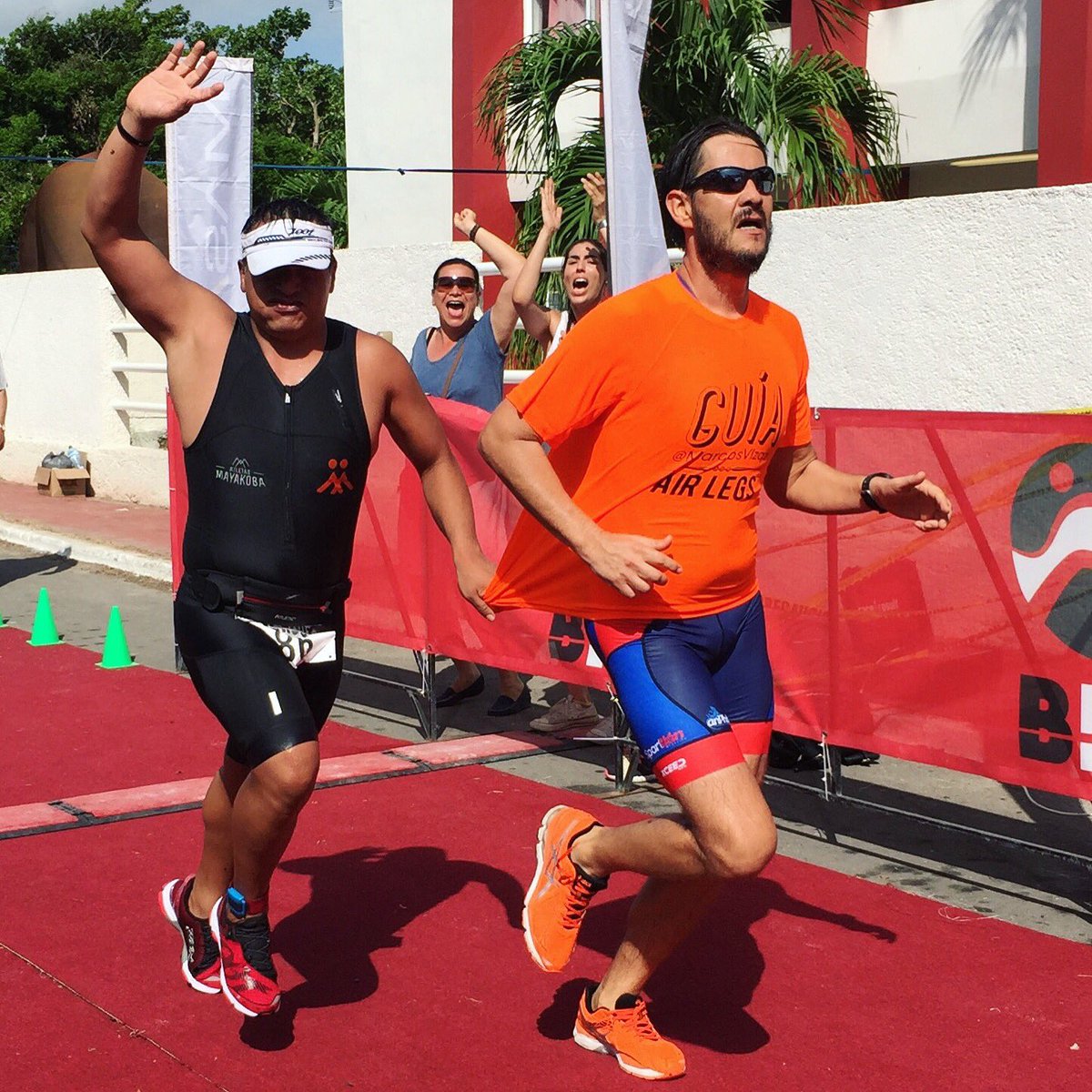 MarcosVlzqz's tweet photo. Lo logramos Arturito 💪🏼💪🏼🏁🏁 #trichetumal #BlindAthlete @acevesartur ¡Gracias! #atletasmayakoba #zoot #gu #logrotodo https://t.co/IvYJvnnXBk