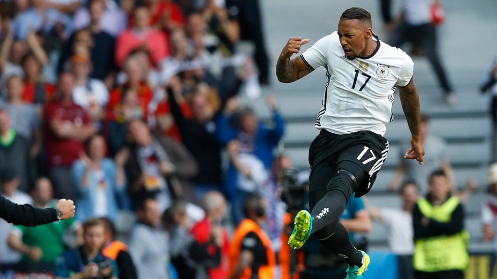 30' #GER leading at the 30 min. mark thanks to this man.

Follow along with our live blog! dw.com/p/1JDuX