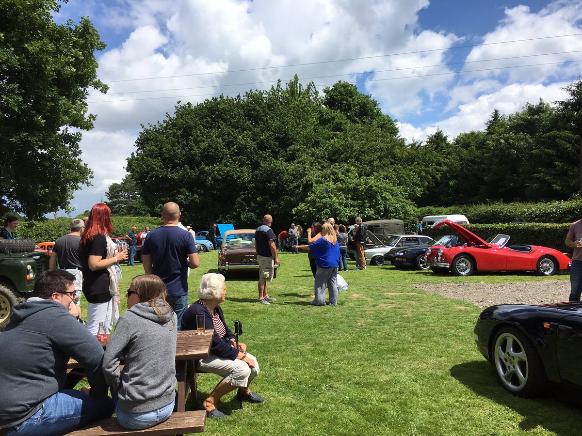 GingerRookes's tweet photo. What a fab afternoon @Frog_Nightgown all looking fab for the classic car event and even the 🌞 is shining https://t.co/APic3zCwxU