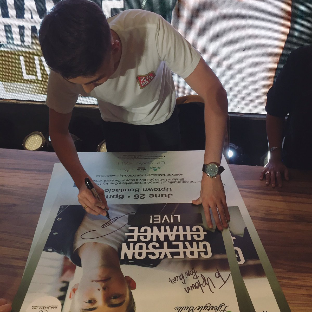 uptownmall_'s tweet photo. Thank you to everyone who came to the show tonight! #GreysonxUptownBonifacio #GreysoninMNL #GCbackinMNL https://t.co/MnQORkVa66