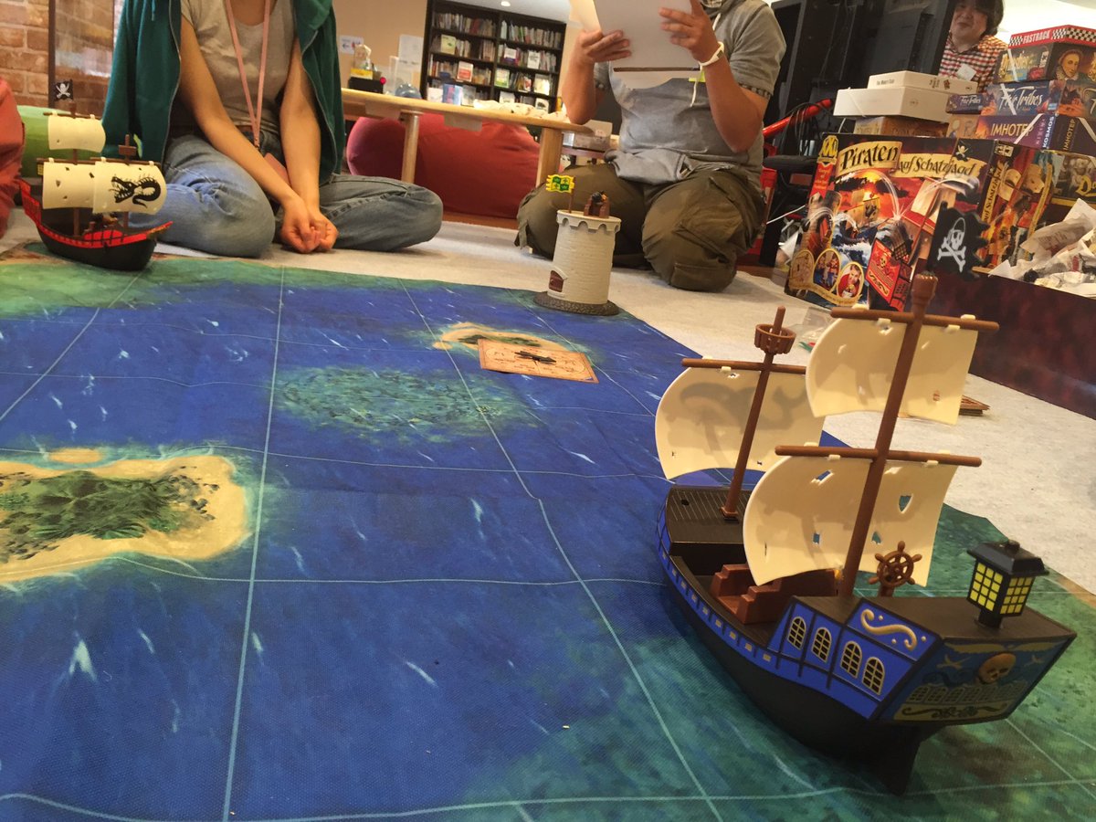 りむを 1卓ボドゲ会 海賊船 Piraten Auf Schatzjagd でかい 実際に弾を飛ばしたり船を動かしたりしながら遊ぶ物理系 少しずつ撃つのが上手くなるので当たり始めると面白さ倍増 ギミックだけでも盛り上がれます りむ会 ボードゲーム