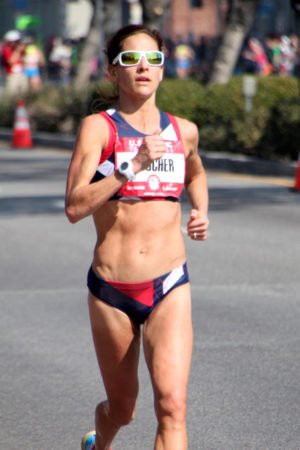 oiselle's tweet image. Dishing out how to fuel like @karagoucher. Tips on @Strava: ow.ly/PNBo301zNbI #runnertips