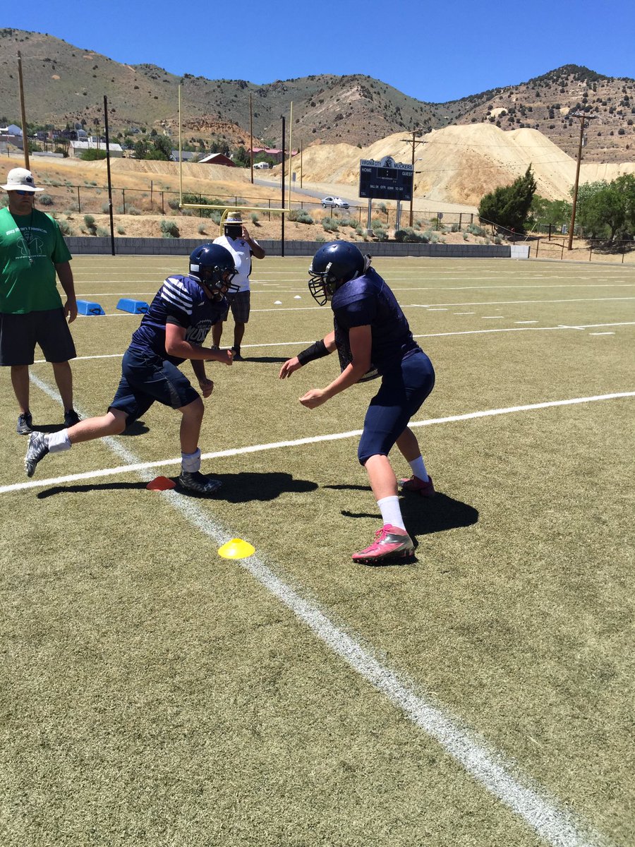 bigmanbasics's tweet photo. One on one and getting it done...in VC. A great day! @bigmanbasics #bigmanbasics https://t.co/wUp59PPoEr