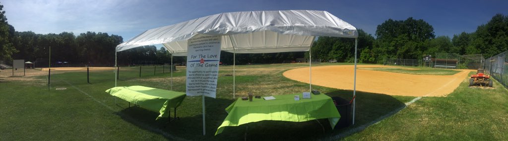 forthe_game's tweet photo. Out on this beautiful day collecting some softball equipment at the Wyckoff Community Park tournament⚾️ #givingback https://t.co/dwIzBKAiA6