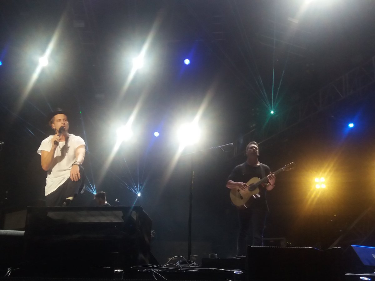 rongeewhiz_'s tweet photo. happy name day ser ryan! we thank you bigtime for bringin those epic song prod during the #MTVMusicEvolution2016 π https://t.co/4gKMVazO2I