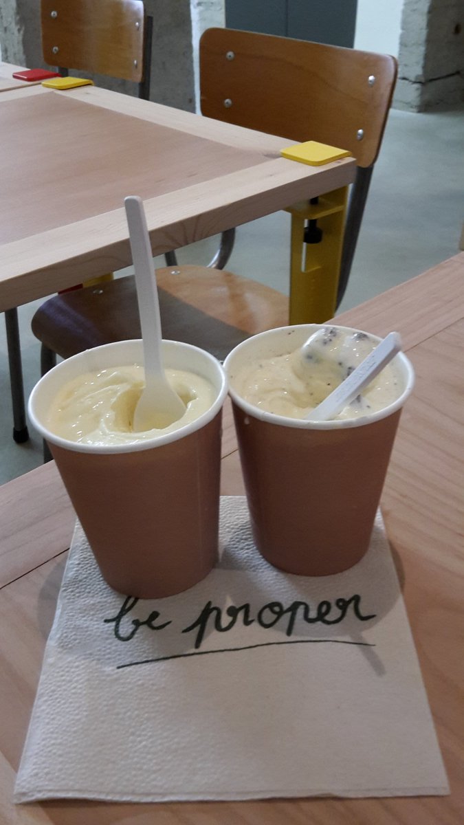 ReynierAL's tweet image. Huuum des #Burgers et des #Glaces de l'espace chez @BurgerandWells ! #BeProper #Lyon Vivement à Paris ! =)