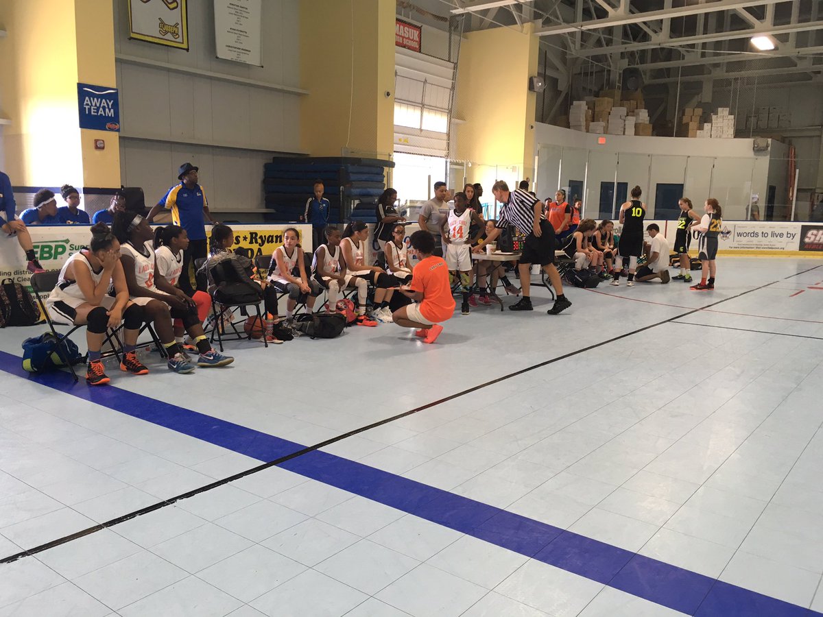 Tie game 38-38 in the Spartans vs Gouchos game! 39 seconds left