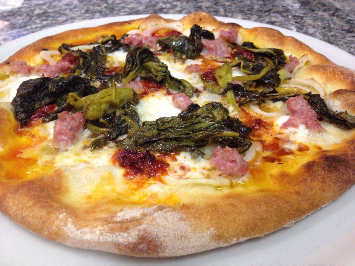 MasterPizzaeCo's tweet photo. Pizza delivery https://t.co/xrTGL1aLnC https://t.co/POUkOw63al