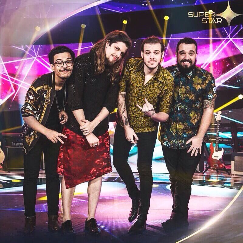 PortalBellamore's tweet photo. O @superstargshow começa 12h45! Estamos todos ansiosos! Não deixem de votar! #BellamoreNossaCampea https://t.co/GkzXNQn2Qj