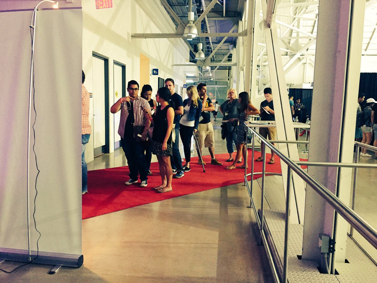RealtraVR's tweet image. The line ups have begun @VRToronto. Amazing the masses with our work! #VRTOC2016