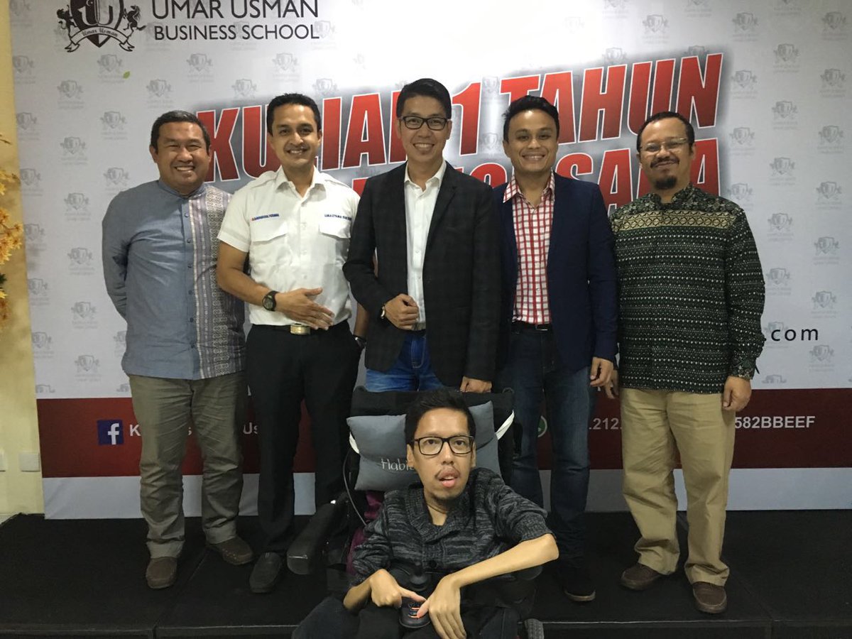 ipphoright's tweet photo. Pengusaha & seniman ngumpul tadi di @UmarUsmanID. Mulai @WempyDyoctaKoto sampai #Snada. Berbagi inspirasi & semangat https://t.co/JjGWrEA4eN
