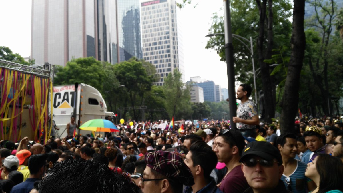 dan_cursi's tweet photo. Somos muchos que estas a favor #LoveWins #PrideCdMx2016 https://t.co/0SRozkqzJZ