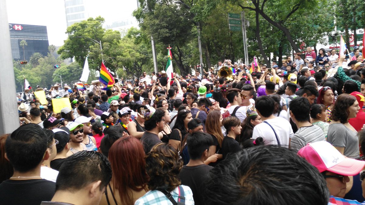 dan_cursi's tweet photo. Somos muchos que estas a favor #LoveWins #PrideCdMx2016 https://t.co/0SRozkqzJZ