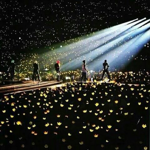LegendBigbang's tweet photo. Forever black and yellow @Realtaeyang  @ForvictoRi  @IBGDRGN  #TurkishVIPsince06 https://t.co/ky1A2WVMqU