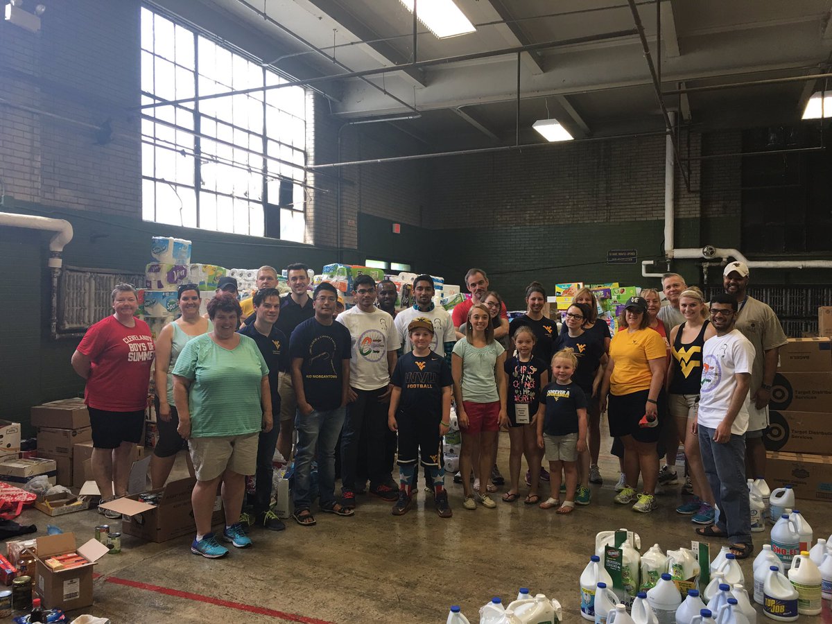 WVUStudentLife's tweet photo. Moved by the outpouring of support today. Keep it coming! #WVFloods #WVU #MountaineerStrong #WestVirginiaStrong https://t.co/Dwsn3liKVF