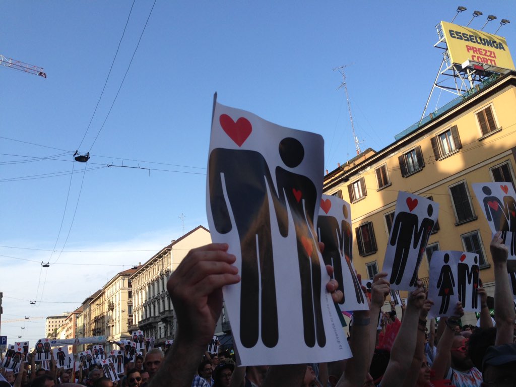 NicholasVita990's tweet photo. Evviva il #MilanoPride! Giornata stupenda e indimenticabile. #iononchiedoscusa #everybodypride #25giugno2016 https://t.co/vmFQP0i2VF
