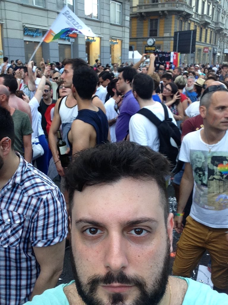 NicholasVita990's tweet photo. Evviva il #MilanoPride! Giornata stupenda e indimenticabile. #iononchiedoscusa #everybodypride #25giugno2016 https://t.co/vmFQP0i2VF