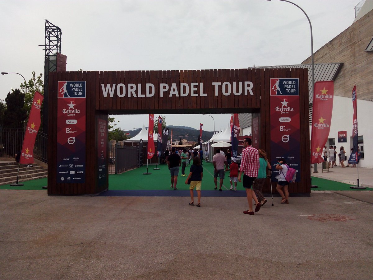 Muy buen ambiente a una hora de empezar la final femenina #WPTMallorcaOpen #PadelMallorca
