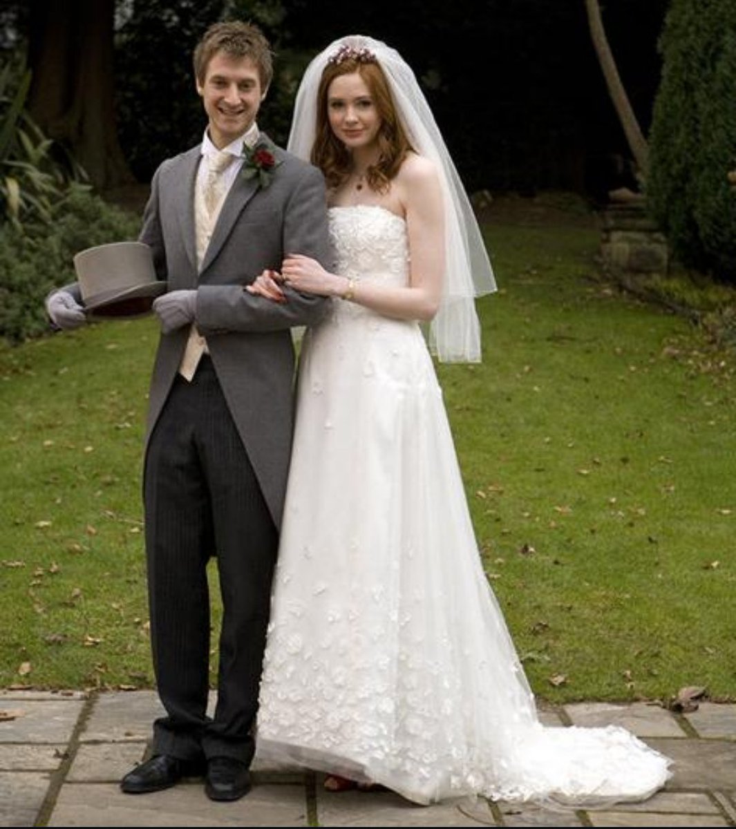 6 years ago today was the Ponds' wedding.Happy 6 year anniversary!#Doc...