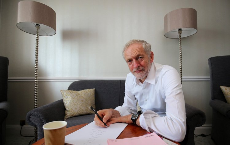 miche's tweet image. Shadow cabinet poses for group photo.