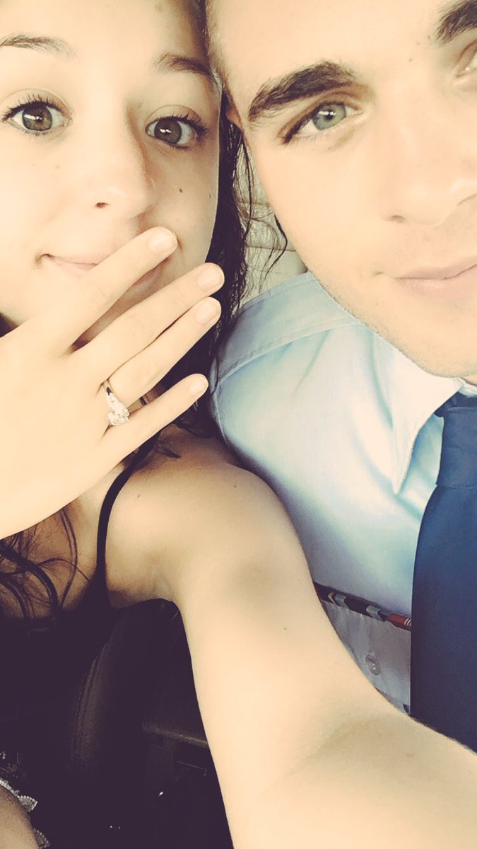 AustinHarris_79's tweet photo. Engaged to the most beautiful girl in this world I couldn't be happier ❤️💍 #2ICY https://t.co/gXMNrTeoeD