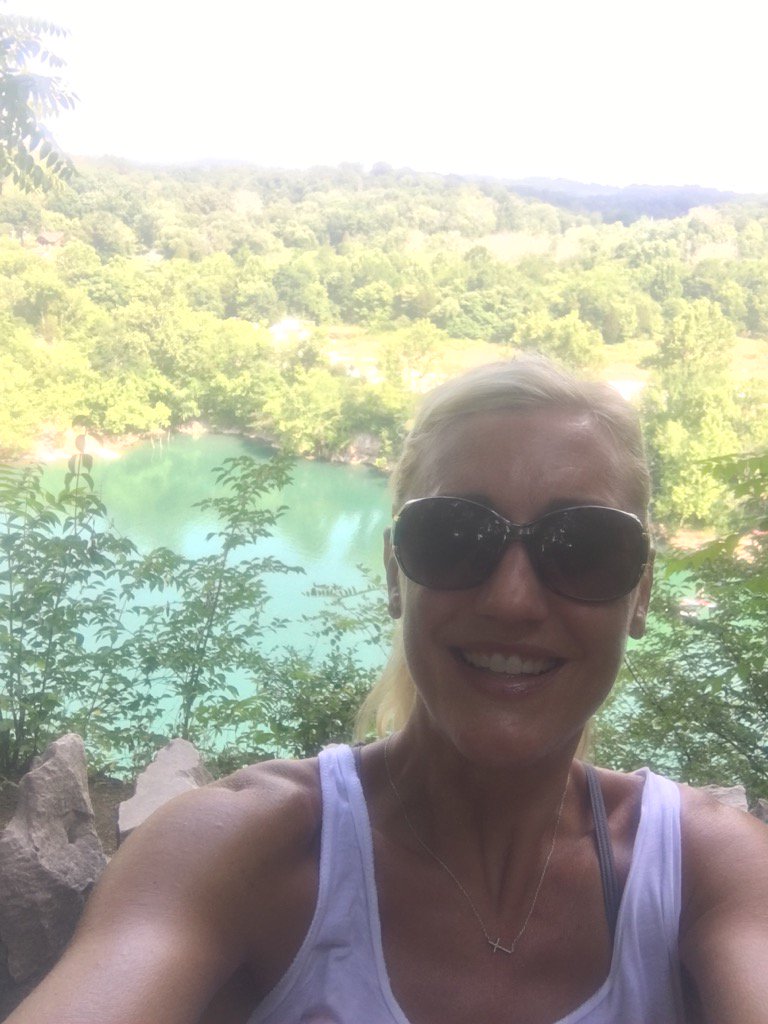 monicawarren16's tweet photo. Great day for a hike!!! #naturefree https://t.co/jpIzeDgF55