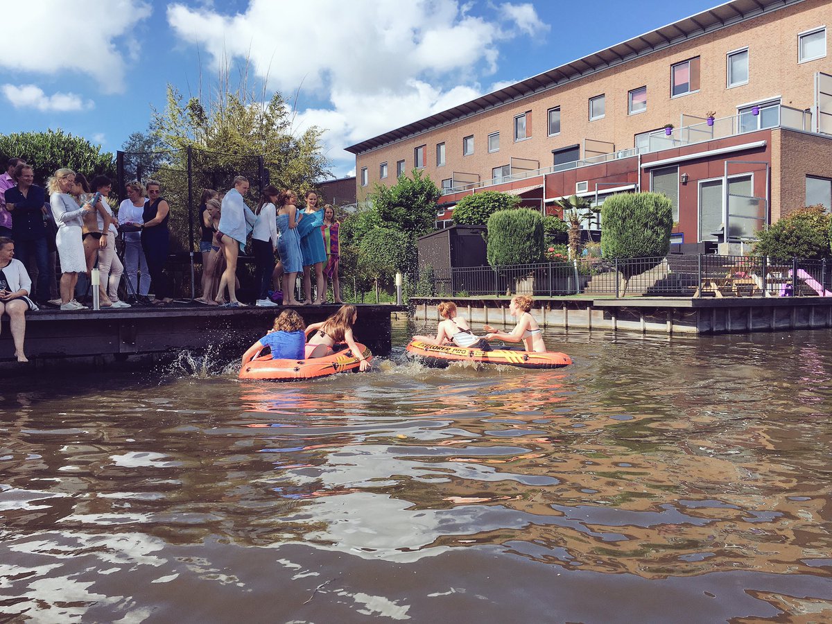 HGCMC1's tweet photo. Afscheidsfeest seizoen 2015/2016, wat een jaar en wat een feest! https://t.co/ZYiz8u9UXs
