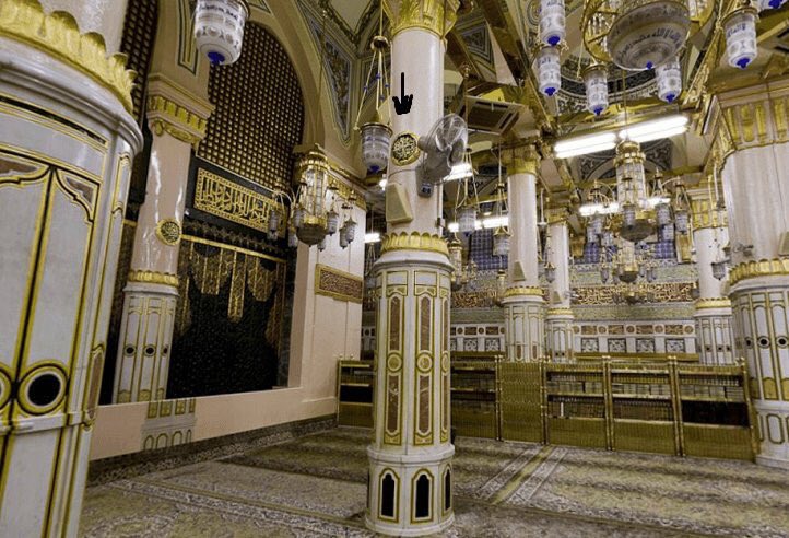 Ночью первым из колонны. Мечеть колонны. Первые колонные мечети. Колонны Мескита. Колонны в мечети название.