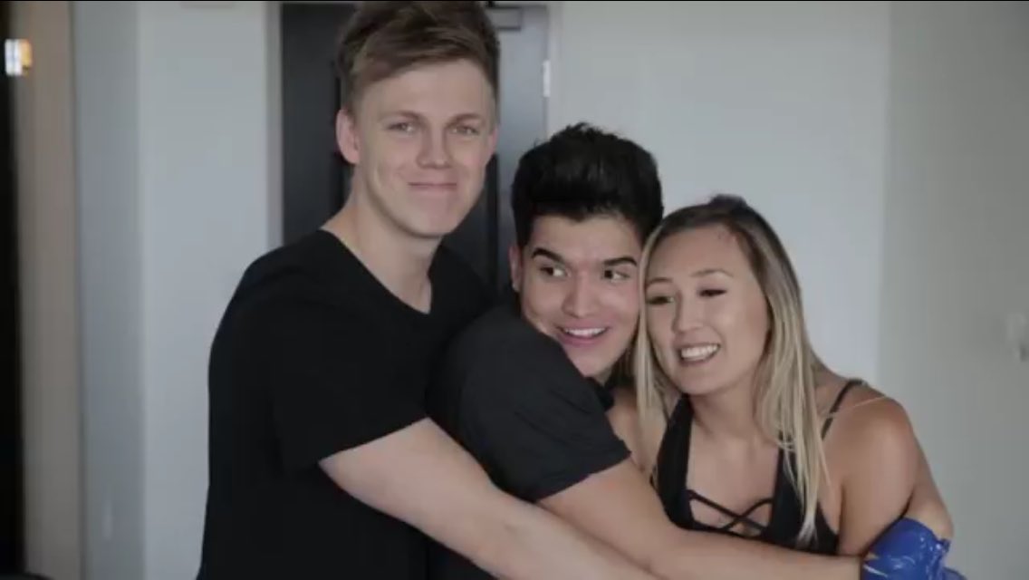 pxpipina_lo's tweet photo. #Claurex is life💞
Where do I sign up to be apart of it?😂😂🎉
@laurDIY @AlexWassabi @Caspar_Lee https://t.co/AaeLdee47F